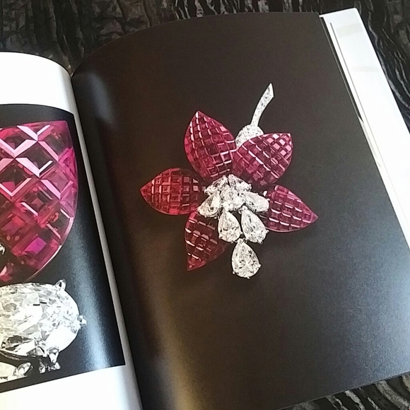 VAN CLEEF and ARPELS - large coffee table book - Picture 9 of 10